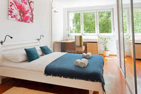 Bright 2BDR Apartment with a Balcony